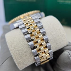 Rolex GMT-Master II, 40mm, Oystersteel and 18k Yellow Gold, Ref# 126713GRNR-0001 1:1