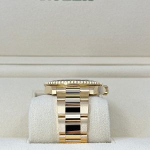 Rolex Submariner Date, 18k Yellow Gold, 41mm, Ref# 126618ln-0002 1:1