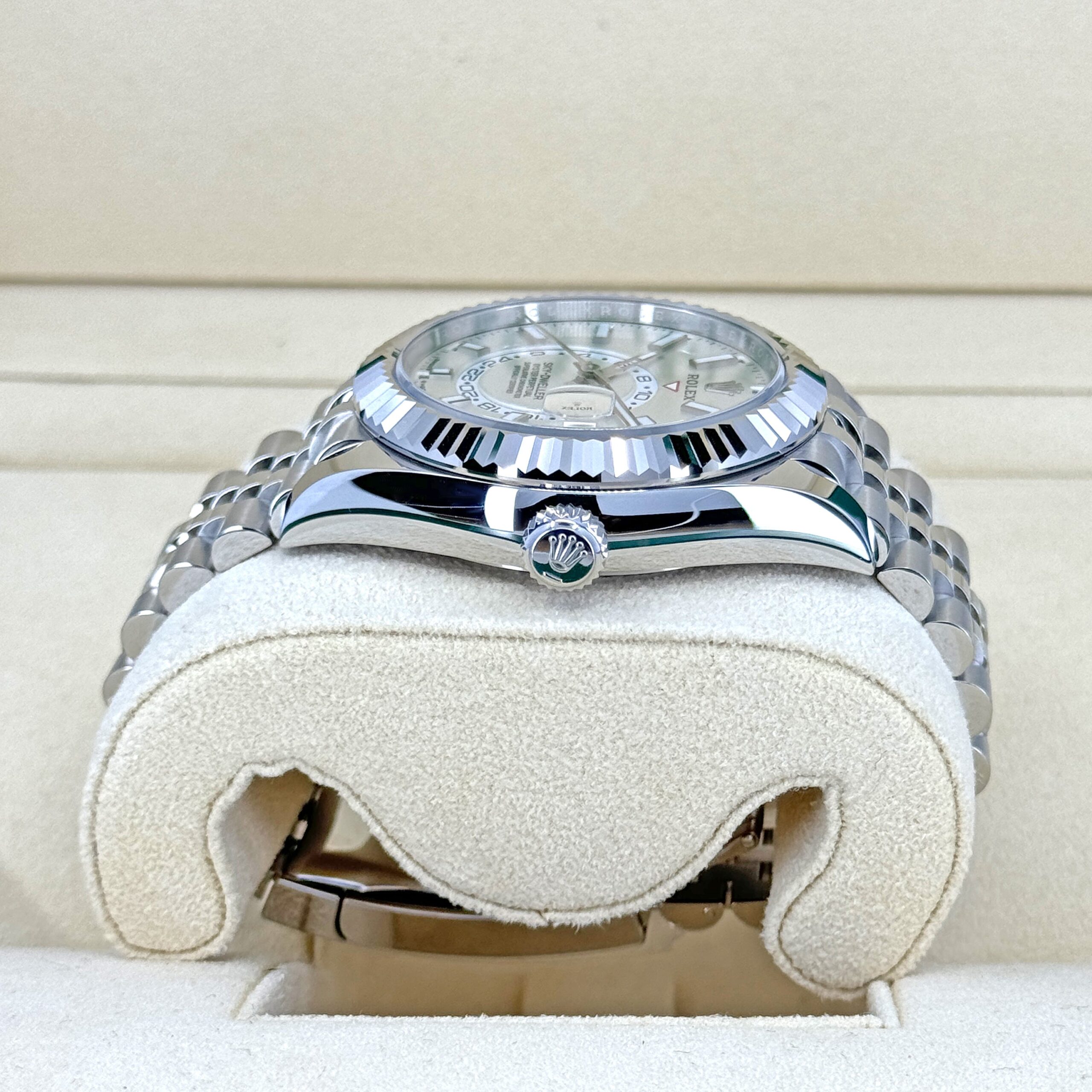 Rolex Sky-Dweller, 42mm, Oystersteel and 18k White Gold, White, Jubilee, Ref# 336934-0004 1:1