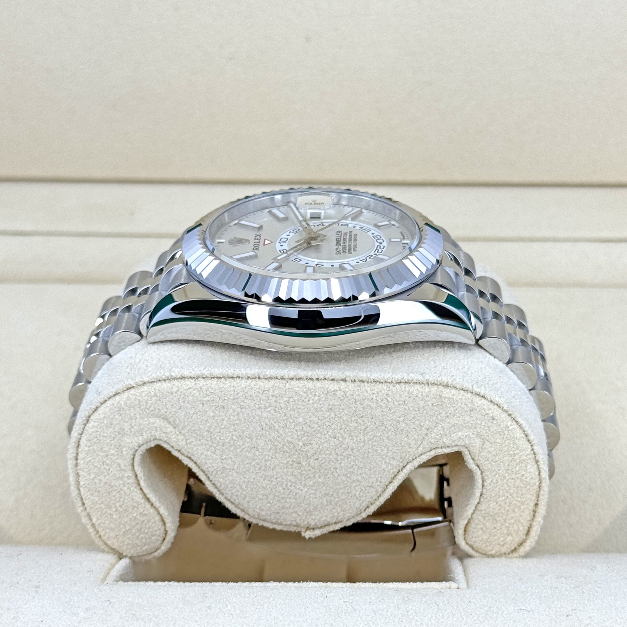 Rolex Sky-Dweller, 42mm, Oystersteel and 18k White Gold, White, Jubilee, Ref# 336934-0004 1:1