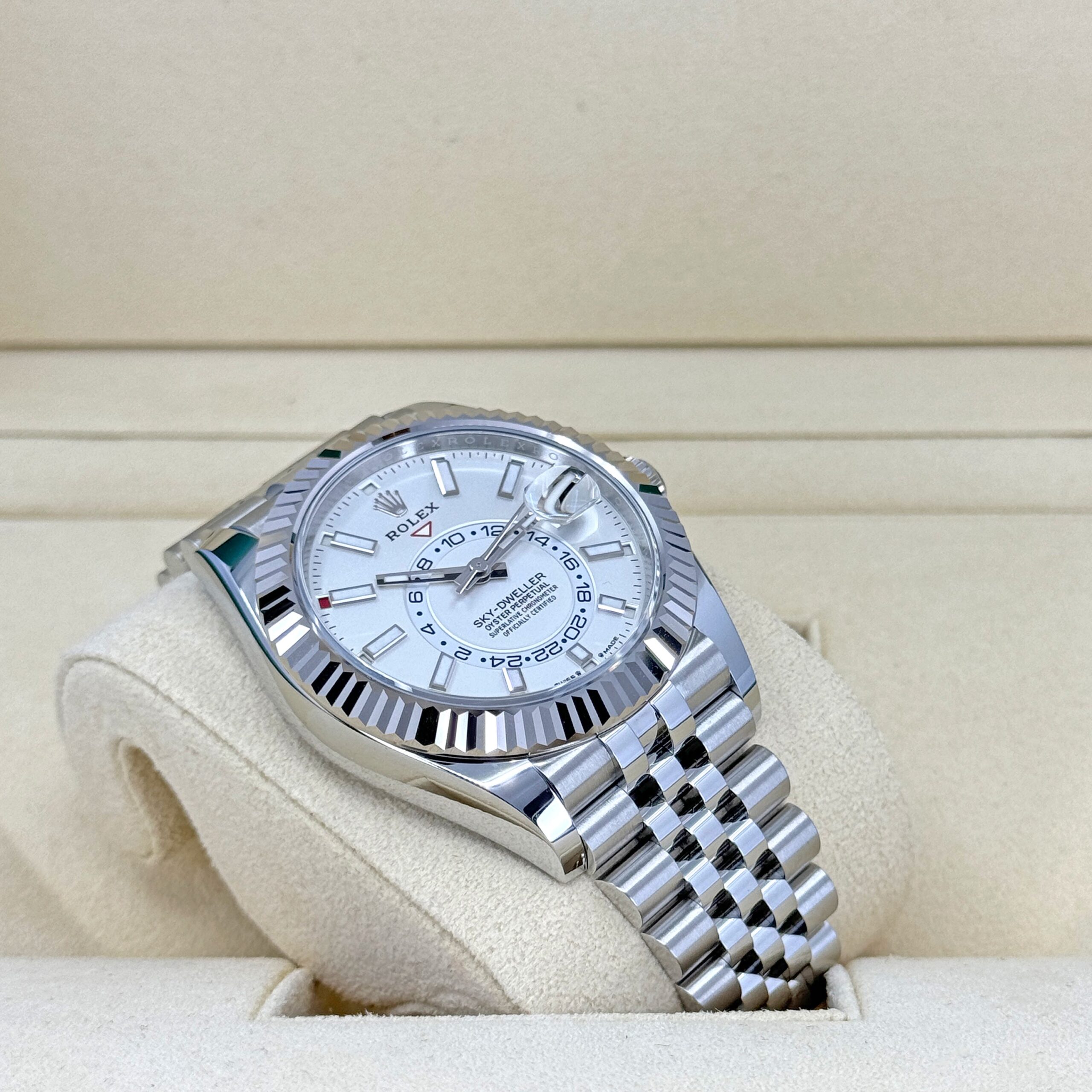 Rolex Sky-Dweller, 42mm, Oystersteel and 18k White Gold, White, Jubilee, Ref# 336934-0004 1:1