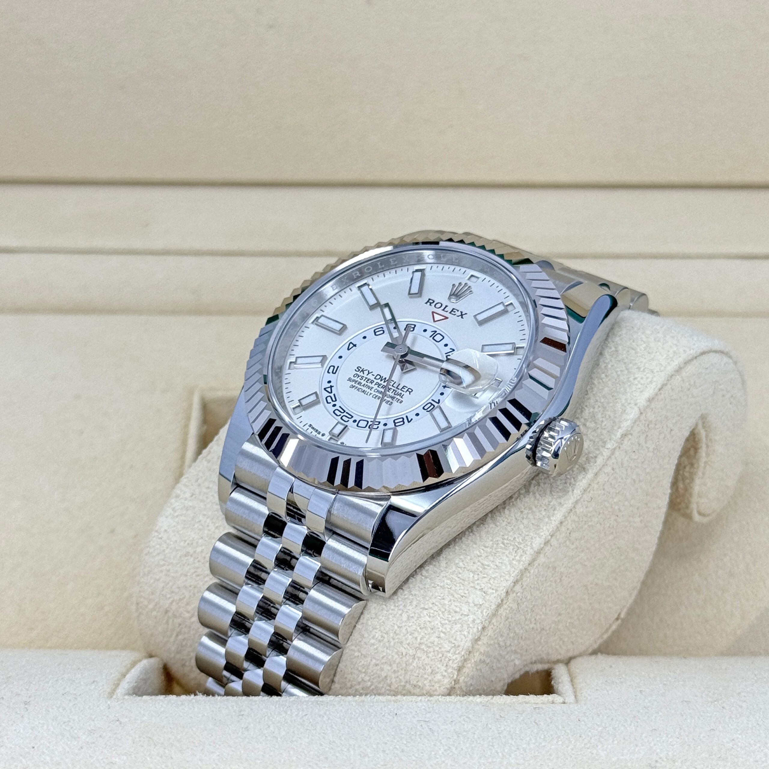 Rolex Sky-Dweller, 42mm, Oystersteel and 18k White Gold, White, Jubilee, Ref# 336934-0004 1:1