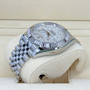 Rolex Sky-Dweller, 42mm, Oystersteel and 18k White Gold, White, Jubilee, Ref# 336934-0004 1:1