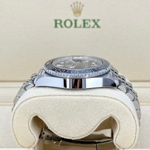 Unworn Rolex GMT-Master II Bruce Wayne, Jubilee, Ref# 126710grnr-0003 1:1